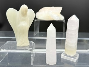 lot 238 image: Mangano Calcite Polished Lot of 4 large frog 233 gm.8.2 oz., large angel 133 gm.4.7oz., 2 small towers 152 gm.5.4 oz. UV reactive