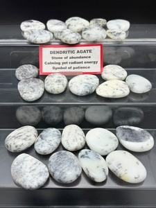 lot 134 image: Dendritic Agate Palmstones Lot of 25 511 gm.1 lb.