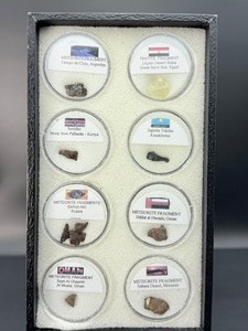 lot 50 image: 8 Piece Meteorite Tektite Impactable Fragments in Riker Box (Campo del Cielo, Irgizite Tektite, MWA XXX, Sikhoti-Alin, Sericho, Libyan Desert Glass, Jidddat al Harasis, Sayh Al Uhaymir, Meteorite  Fragment Sahara Desert Morocco