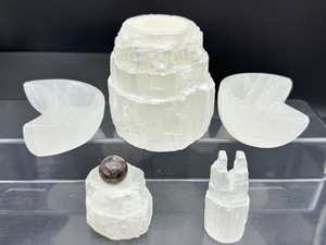 lot 183 image: Selenite Misc. Lot of 5 large votive holder 733 gm.1 lb 10 oz., small castle 59 gm.2 oz., small sphere holder 121 gm.4.3 oz., 2 moon shaped bowls 335 gm.12 oz. Total Lot Weight 1.2 kilo2 lb. 12 oz.