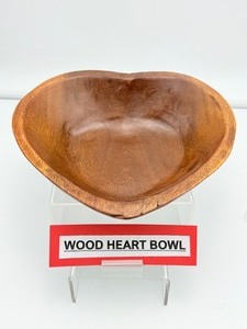 lot 172 image: Wood Heart Bowl for display