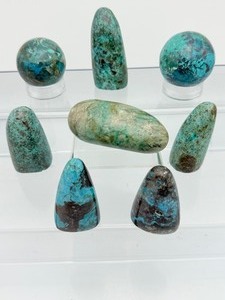 lot 118 image: 8 piece Lot of polished Chrysocolla sphere 91 gm. 3.2 oz., sphere 138 gm.4.8 oz., gallot 133 gm.4.7 oz., 5 small freeform 323 gm.11.4 oz.