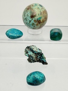 lot 182 image: Chrysocolla Mixed Lot of 5 Sphere 51mm 174 gm.6.3 oz., rough chunk 18 gm. .6 oz., 3 tumbles 53 gm.2 oz. Total Lot Weight 245 gm.8.9 oz.