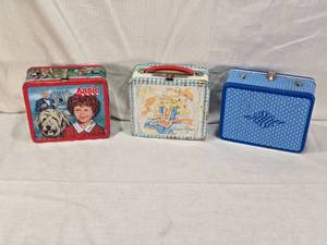 lot 8 image: Vintage Lunch Boxes Annie, Junior Miss, and Blue Checkered