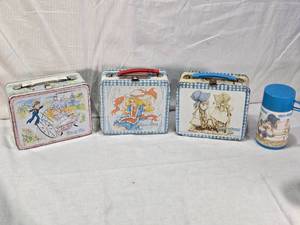 lot 14 image: Polly Pal and Holly Hobbie Vintage Lunchboxes with 1 Holly Hobbie Alladin Thermo Bottle