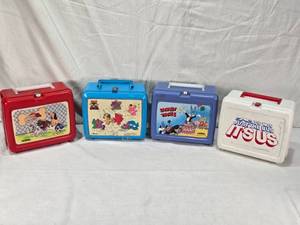 lot 16 image: Various Vintage Lunchboxes Including Pound Puppies with Thermos, Nosy Bears, Looney Tunes and Its Not Just the Bus, Its Us