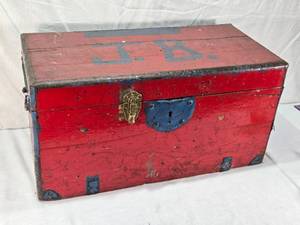 lot 19 image: Antique Wooden Trunk with Metal Accents approx 26 long and 13 tall