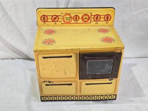 lot 32 image: Sunny Suzy Toy Stove