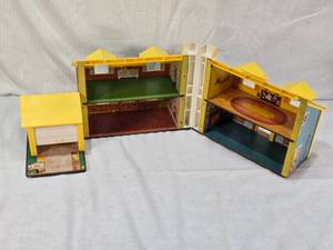lot 45 image: Fisher-Price Play Family House