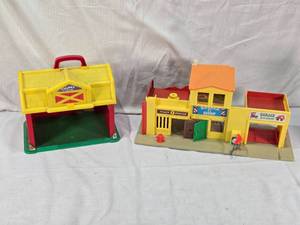 lot 46 image: Shelcore Chunky Farm and Fischer Price Police Station, Barber Shop, Garage