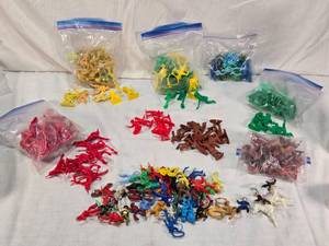 lot 48 image: Large Lot of Vintage Plastic Toy Figures Cowboys and Indians