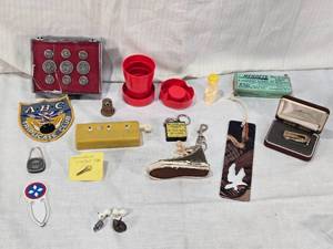lot 49 image: Assorted Vintage Collectibles including ABC Triplicate Club Patch, Microphone Tie Pin, Gold Shoe Keyring, Tie Clip and Novelty Items