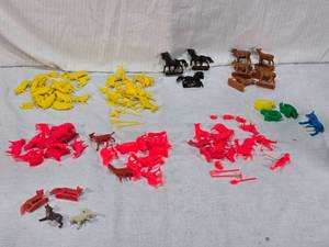 lot 53 image: Lot of Vintage Plastic Farm Animal Figures