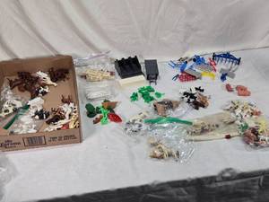 lot 55 image: Mixed Plastic Toy Figures and Accessories