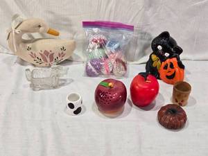 lot 94 image: Stuffed Duck, Glass Dog, Ceramic Apples and Kitty and Pumpkin Decor
