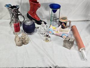 lot 124 image: Assorted vintage decorative items including a Atlantic Mold Ceramic Victorian shoe, USA Ceramic Pitcher, Mango Wood Container, beer stein and More