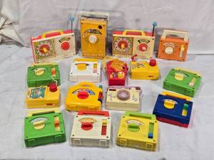 lot 128 image: Fisher Price Vintage Musical Toy Radios and Record Players