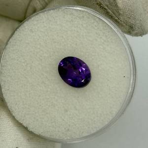 lot 1 image: 2.06 Carat Amethyst