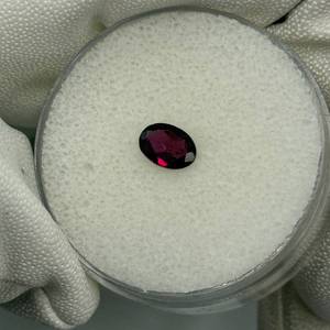 lot 46 image: .90 Carat Rhodolite Garnet