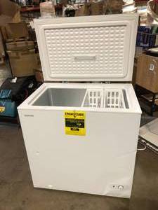 lot 56 image: Vissani 7.0 cu. ft. Manual Defrost Chest Freezer with LED Light in White Garage Ready Slight Damage   Customer Returns See Pictures