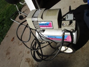 lot 2 image: CH Air compressor