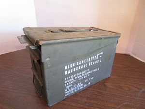 lot 26 image: Vintage Ammo Box