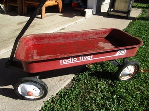 lot 30 image: Radio Flyer Little Red Wagon