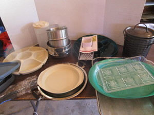 lot 36 image: Kitchenwares