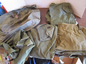 lot 44 image: Military Duffels, Flight Bag
