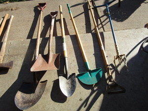 lot 77 image: Garden Tools