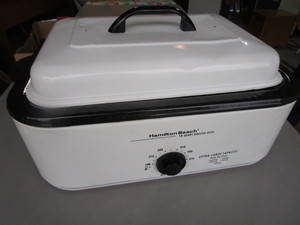 lot 86 image: Hamilton 18 Quart Roaster