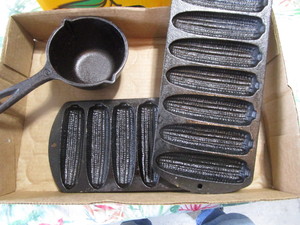 lot 87 image: Lodge Cornbread & Kettle