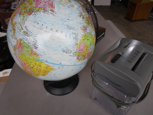 lot 90 image: Globemaster & Shred Mate