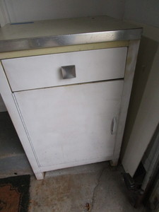 lot 99 image: Cabinet
