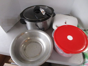 lot 108 image: Slow Cooker, Press, Popper
