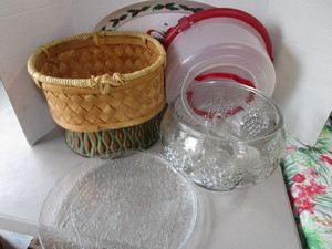 lot 109 image: Hostess Items