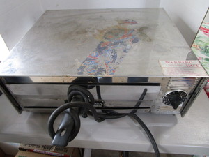 lot 111 image: Tombstone Pizza Oven & Peel