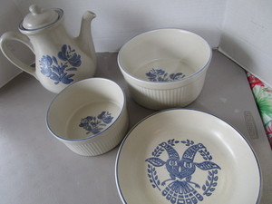 lot 120 image: Pfaltzgraff Pie, Souffle, Coffee, Yorktown