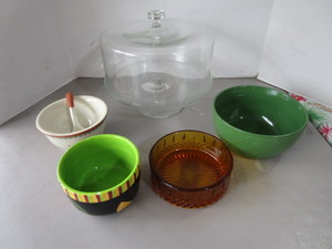 lot 115 image: Cake Pedestal & Serving