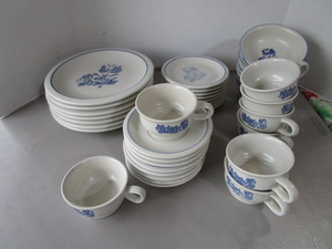 lot 117 image: Pfaltzgraff Dinnerware