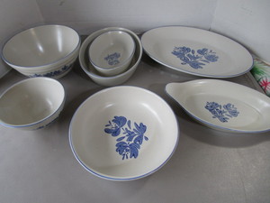 lot 119 image: Pfaltzgraff Casseroles