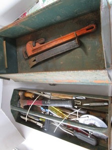 lot 124 image: Tools w Pipe Wrench