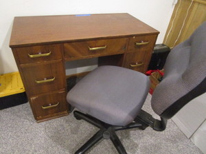lot 140 image: Office Desk & Chair