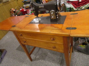 lot 143 image: Domestic Sew Machine