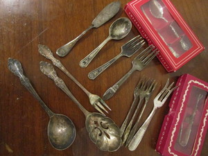 lot 152 image: Silverware w Sterling Forks