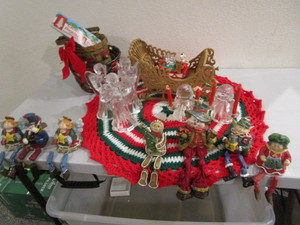 lot 184 image: Decorations