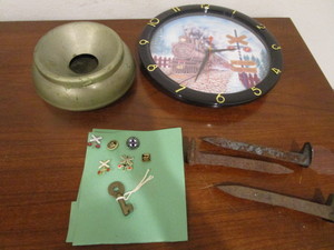 lot 190 image: Railroad Spittoon, Key, Clock