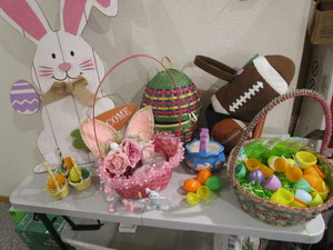 lot 193 image: Easter Decorations