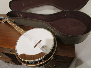 lot 202 image: Cameo Banjo