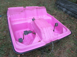 lot 18 image: Paddle Boat